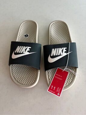 Nike men’s slides